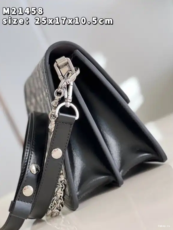 MM VUITTON LOUIS DAUPHINE 0617
